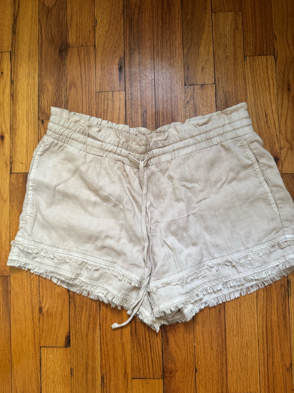 Bella Dahl High-Waist Frayed Hem Shorts